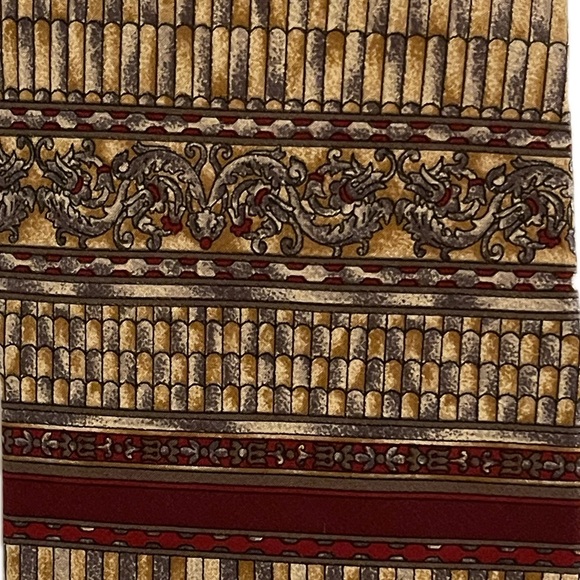 Vintage NYC Metropolitan Museum of Art 100% Silk Tie - Gold & Burgundy - The Met - Picture 3 of 4